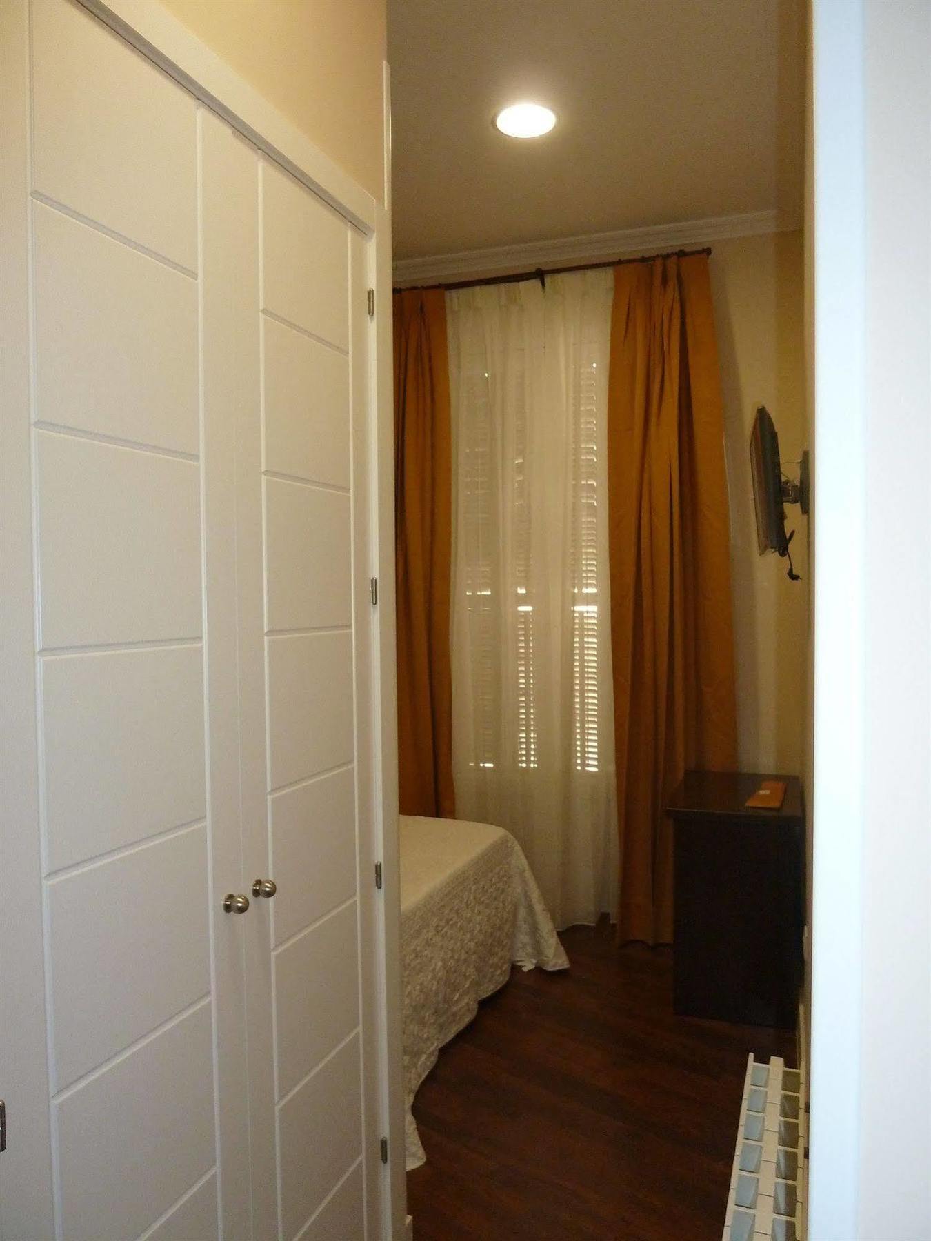 Hostal Mayor Madryt Zewnętrze zdjęcie