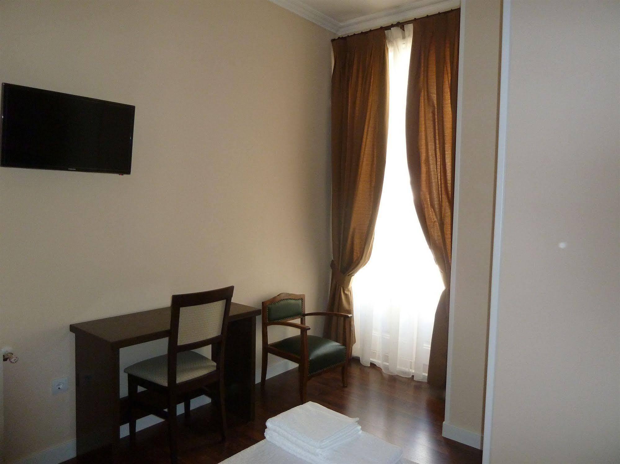 Hostal Mayor Madryt Zewnętrze zdjęcie